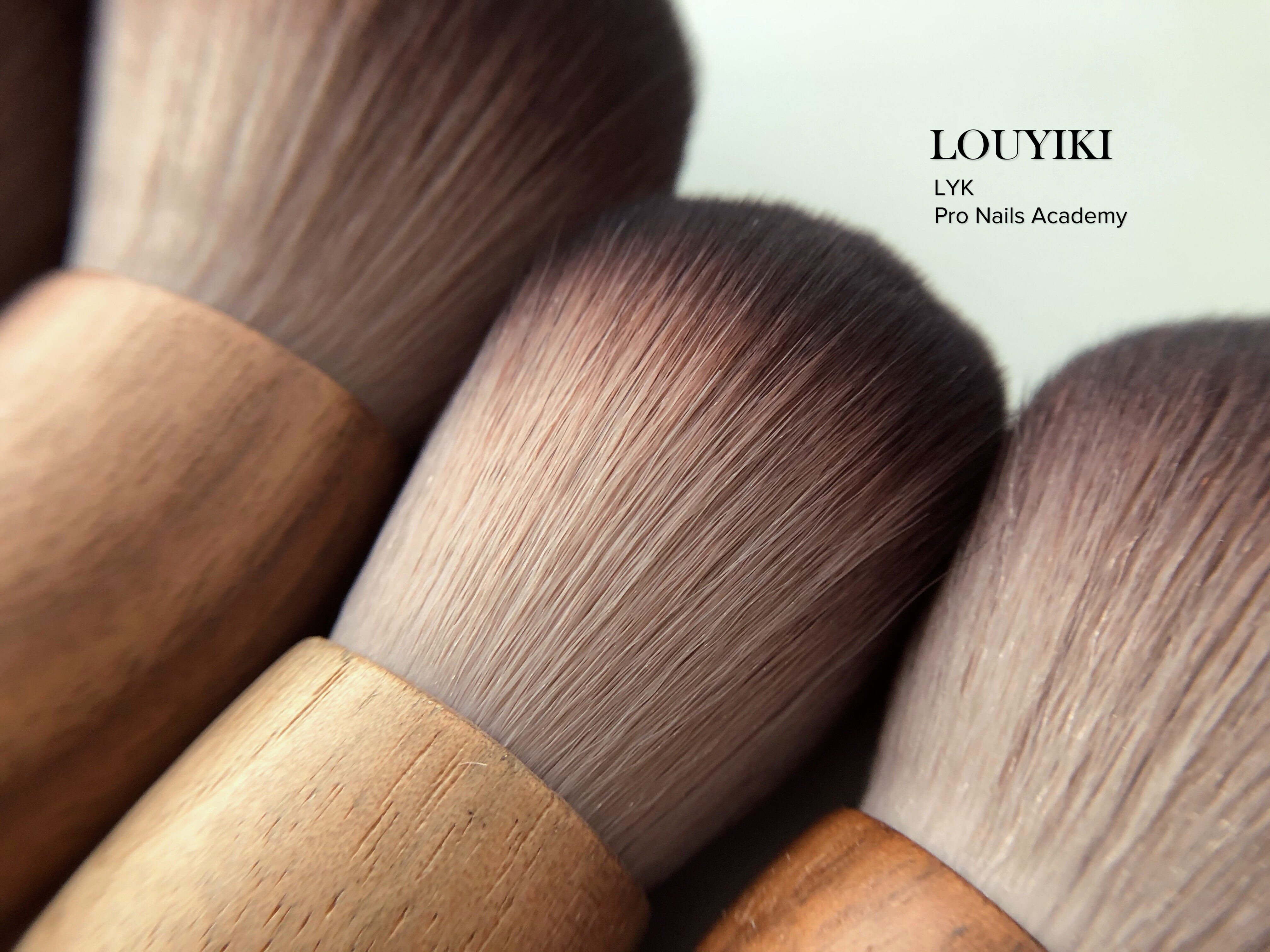 【LOUYIKI】复古实木美甲粉尘刷高级蓬松软毛清理指甲粉尘工具刷,淘宝优惠券,粉丝福利购,淘宝优惠卷