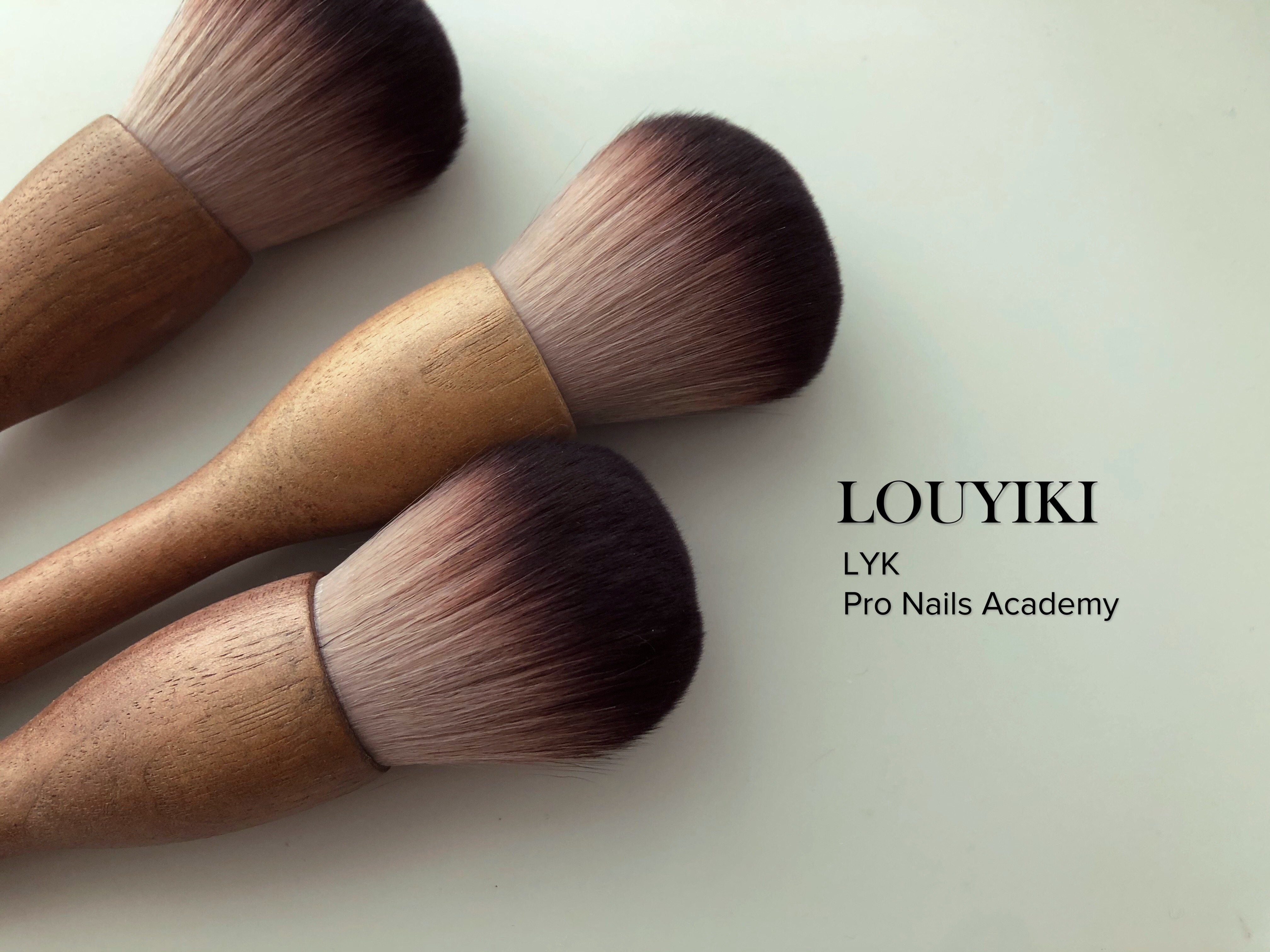 【LOUYIKI】复古实木美甲粉尘刷高级蓬松软毛清理指甲粉尘工具刷,淘宝优惠券,粉丝福利购,淘宝优惠卷