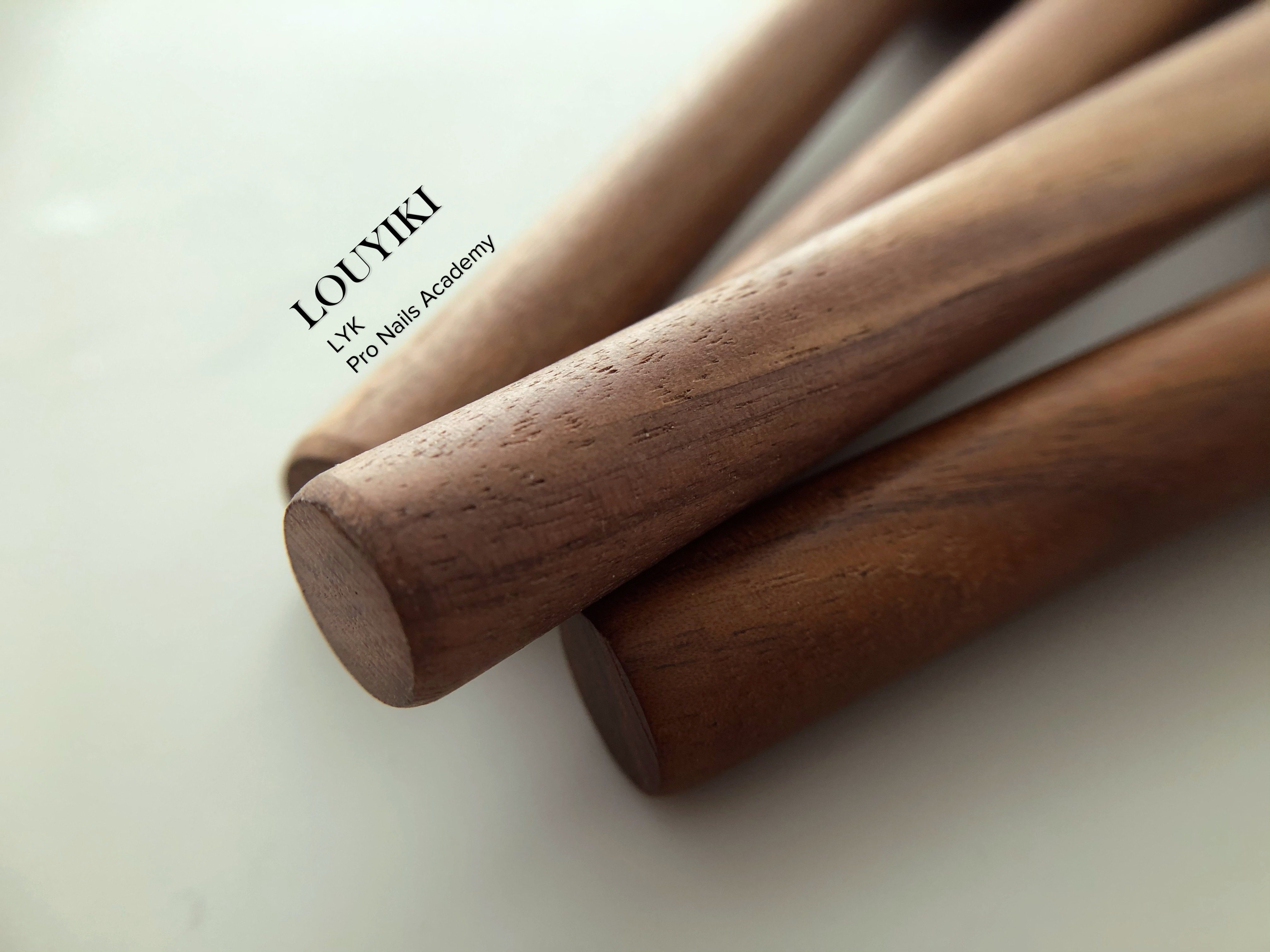 【LOUYIKI】复古实木美甲粉尘刷高级蓬松软毛清理指甲粉尘工具刷,淘宝优惠券,粉丝福利购,淘宝优惠卷