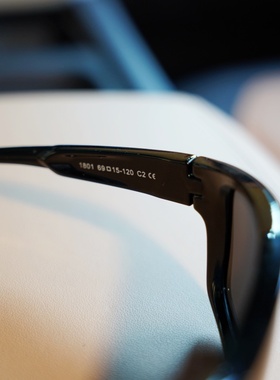 TR90材质太阳镜MINCITY送眼镜布