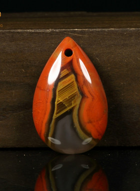 战国红玛瑙同料水滴吊坠