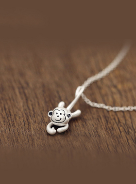 森系S925纯银猴子捞月项链女本命年招财生肖猴简约时尚吊坠锁骨链