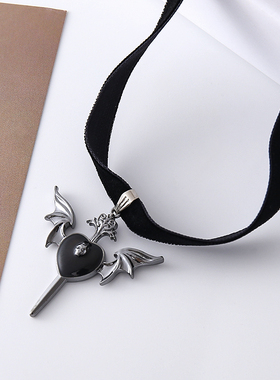 万圣节哥特风飞龙爱心圣剑吊坠女