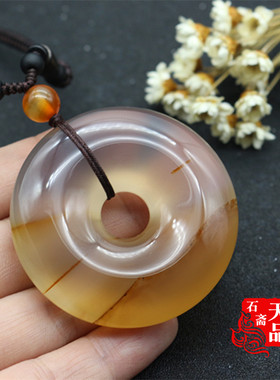 天然冰种香槟色玉髓玛瑙挂件吊坠
