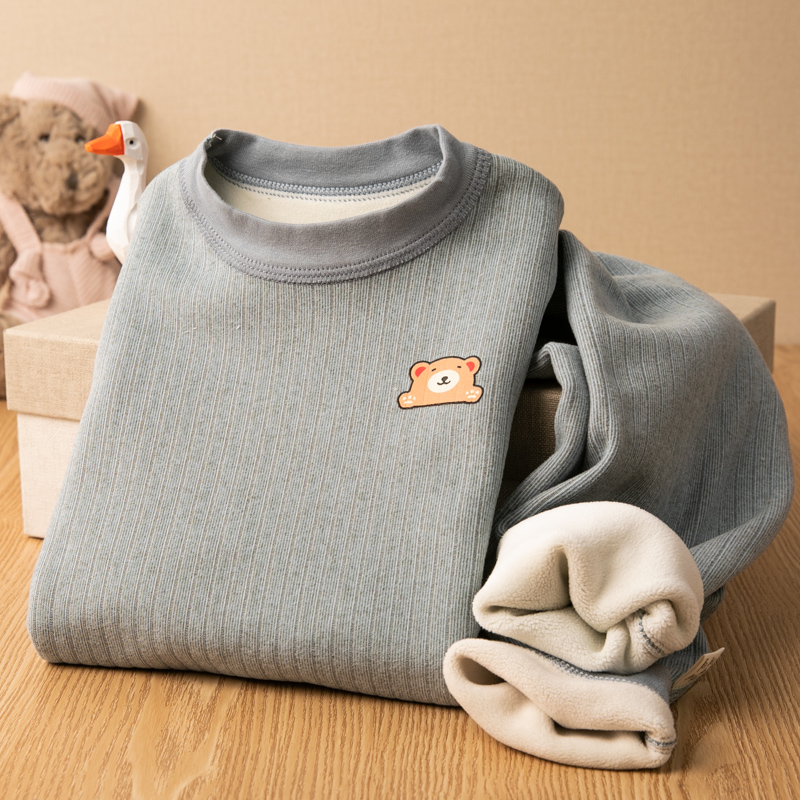 Counter quality supports trying on children's thermal underwear