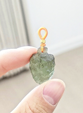 一物一图高端宝石天然捷克玻璃陨石橄榄绿原石片小提溜DIY配件6克