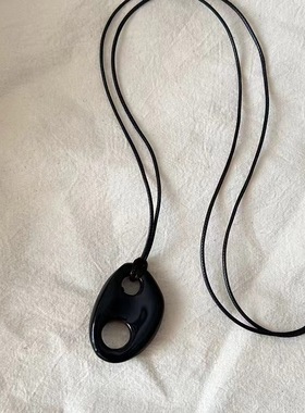 酒红色吊坠项链女红色猪鼻子长款