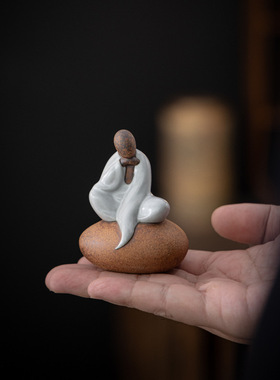 坐岩悟道无相小僧茶宠摆件茶桌装饰品复古小摆件陶瓷茶道盖置和尚