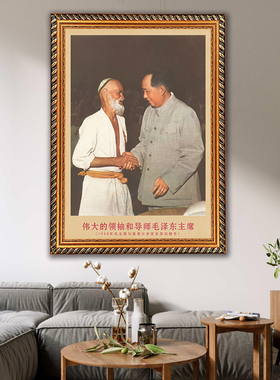 青佑中堂客厅是复古做旧挂画