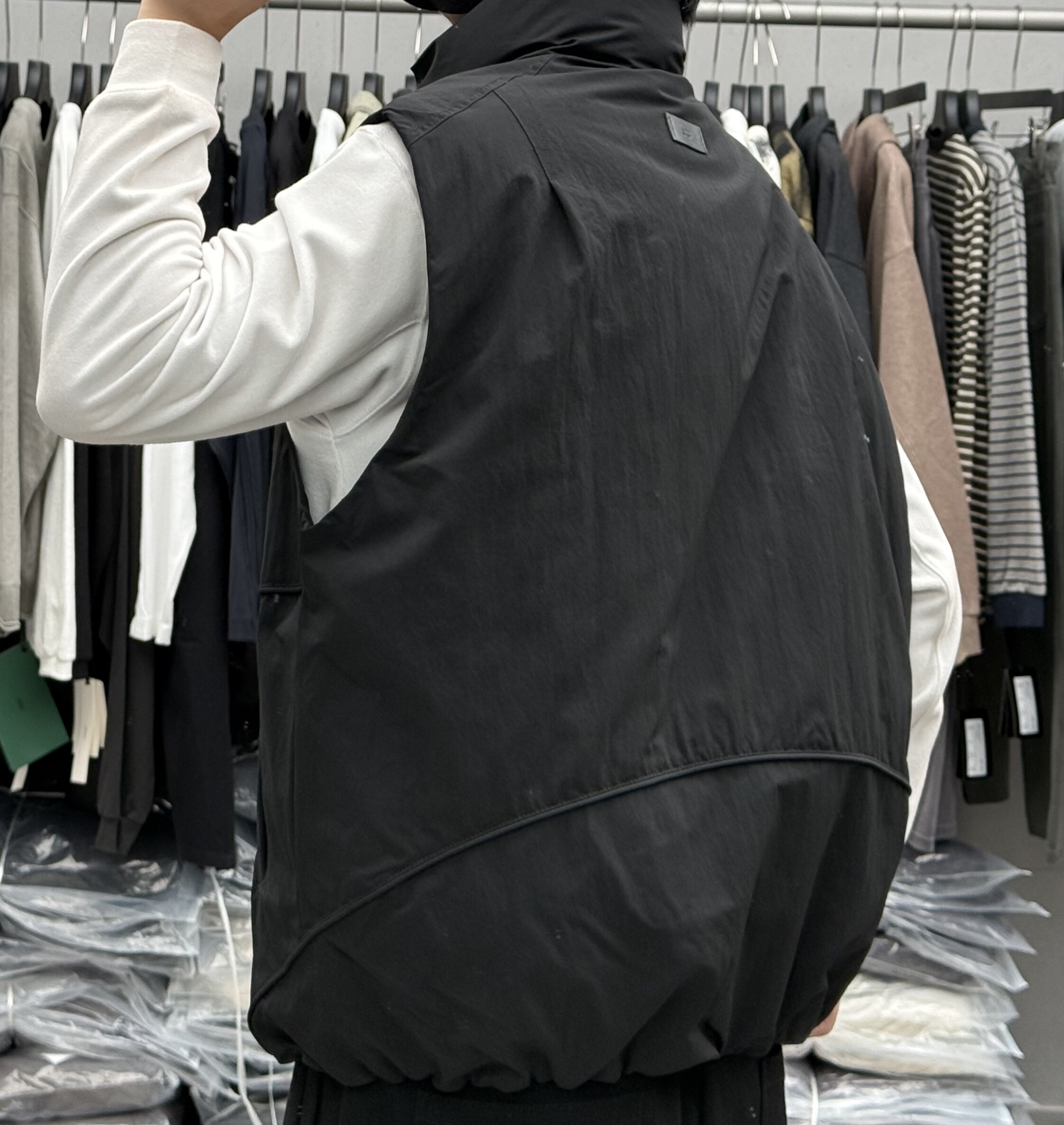 户外纯色极简立领羽绒马甲男冬季美式宽松百搭保暖90白鸭绒背心潮 - 图3