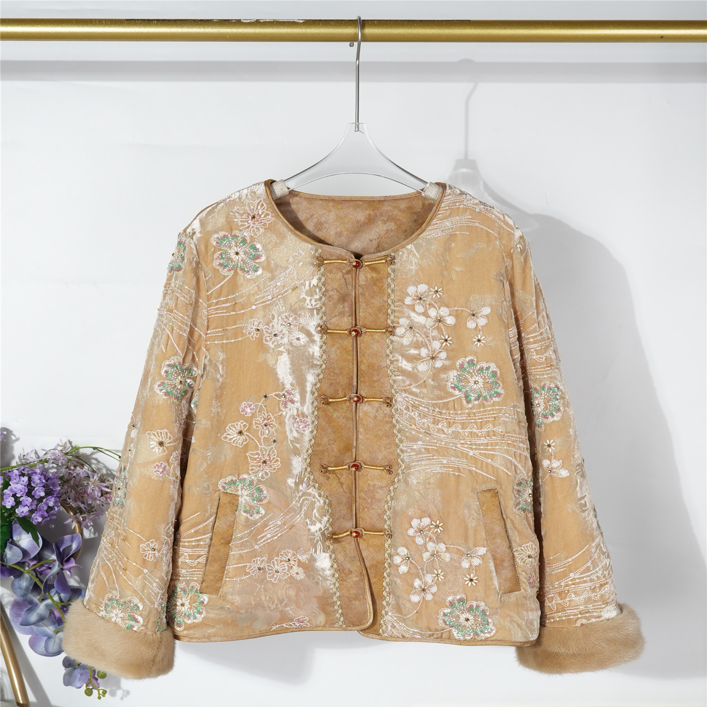 2025冬新款国风新中式水貂毛金属丝桑蚕丝加厚外套女圆领盘扣上衣,淘宝优惠券,粉丝福利购,淘宝优惠卷