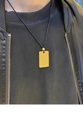 黄金色吊坠古法锤纹实心平安无事