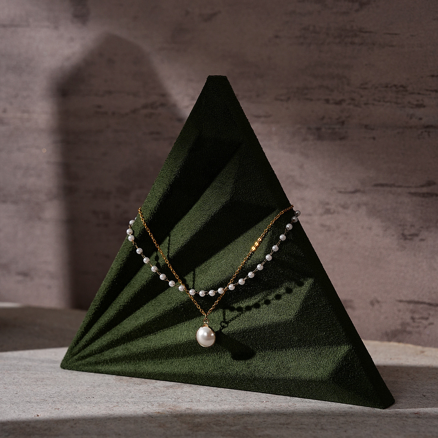 Jewelry display stand, forest green velvet single round bracelet necklace stand, ring tray, jewelry display shooting props