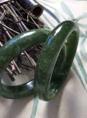 天然岫玉深绿色大口径扁条手镯