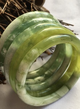 叮当镯细条绿色辽宁天然岫玉