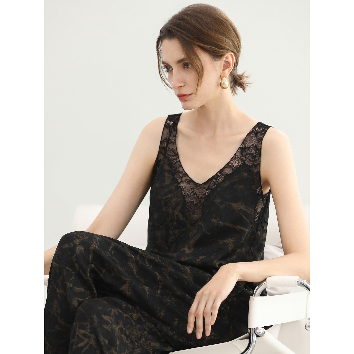 COCOBELLA刺绣蕾丝性感吊带背心可外穿打底黑金上衣VT0020-2 - 图0