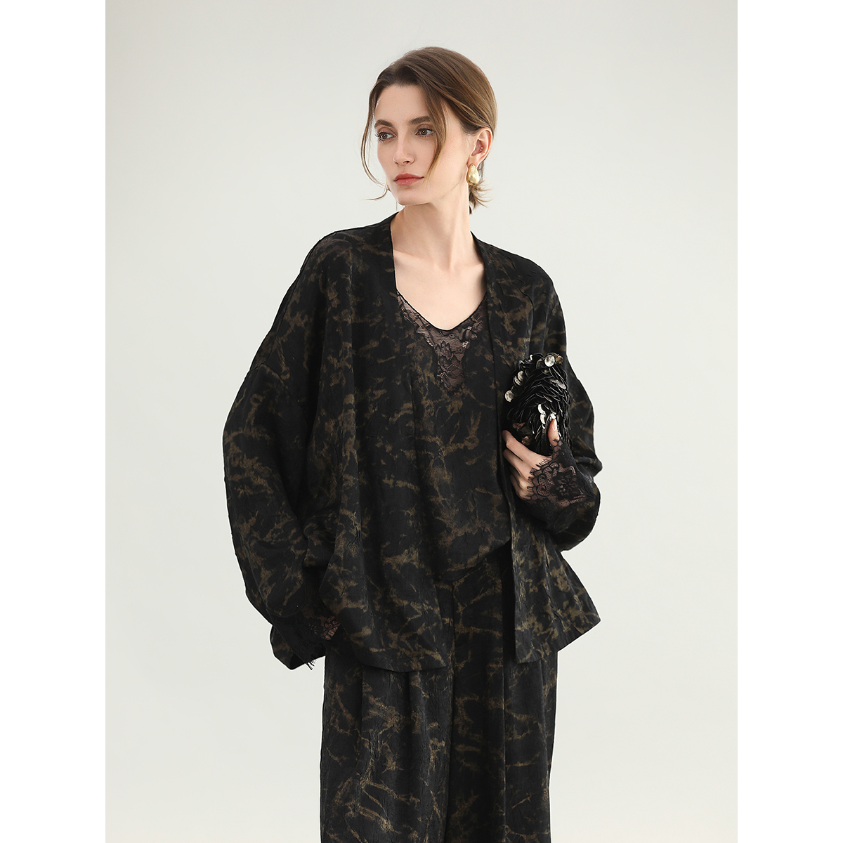 COCOBELLA刺绣蕾丝性感吊带背心可外穿打底黑金上衣VT0020-2 - 图1