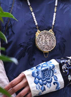 和合大仙人 原创S925银镀金 清代古董和田碧玉双面镂空大香囊套链