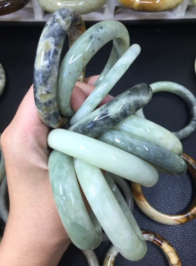 天然岫玉手镯甲翠飘花水墨辽阳圆条鸭蛋青手镯柳裂断裂瑕疵大