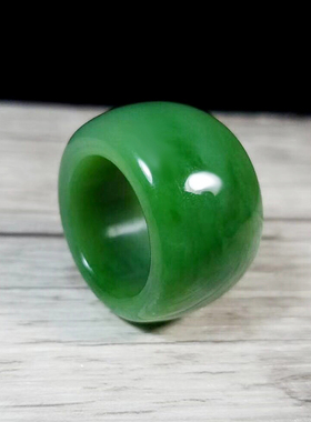 念玉和田玉扳指环天然大多圈口
