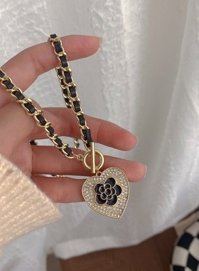 达令 镶钻数字5珍珠花朵皮革缠绕项链 经典百搭毛衣链 配饰 挂件