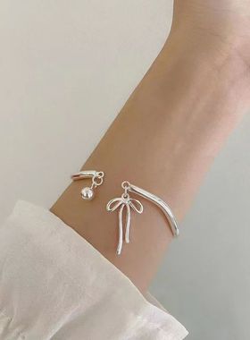 蝴蝶结铃铛手镯小众甜美在逃公主手环百搭闺蜜莫比乌斯999银镯子