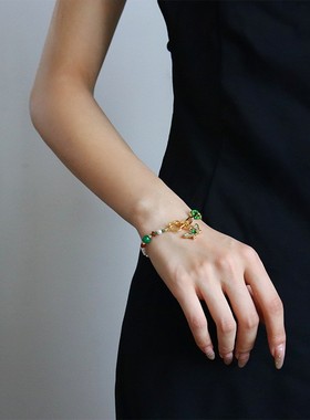 复古精致滴油蝴蝶四叶草施家珍珠手链串珠轻奢小众感ot扣手饰