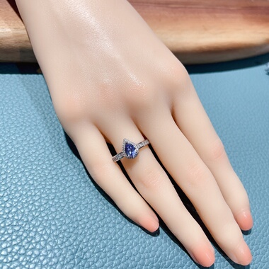 天然坦桑石水滴戒指女款