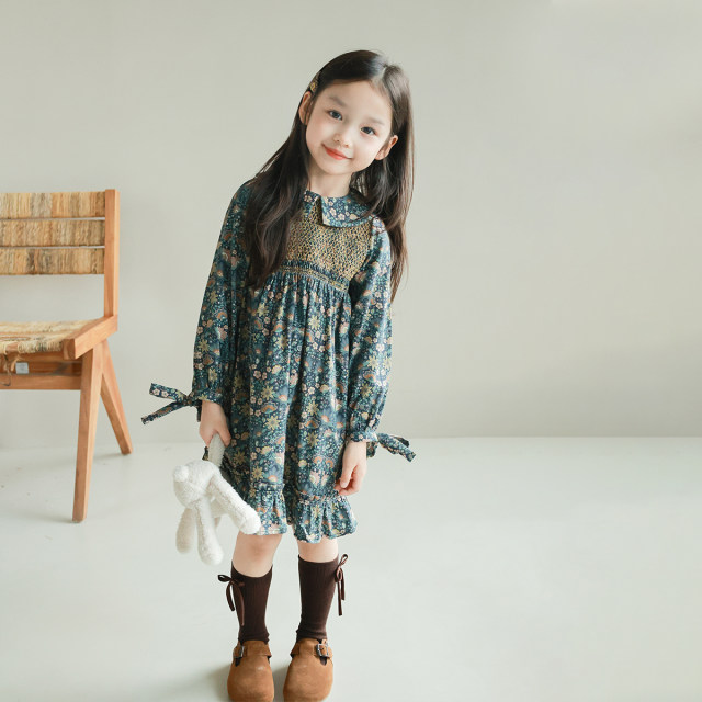 Utouto big-eared elephant girl with floral dress, lapel, plaid strap skirt 2024 autumn new style Utouto big-eared elephant girl with floral dress, lapel, plaid strap skirt 2024 autumn new style