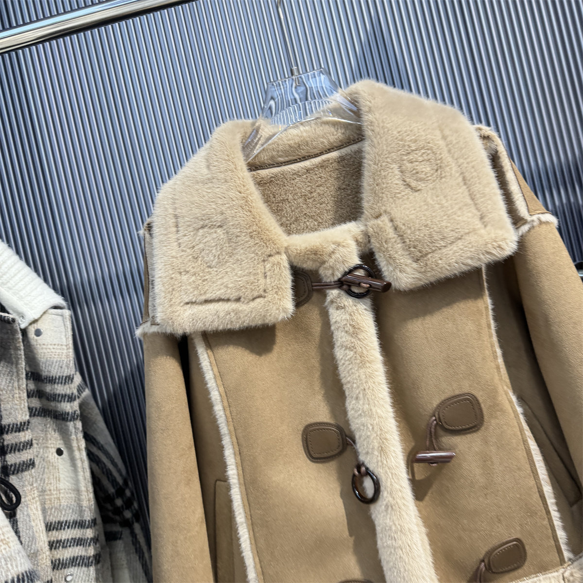 咖色皮毛一体麂皮绒女短外套2025新款冬季加厚保暖百搭韩版羊羔毛,淘宝优惠券,粉丝福利购,淘宝优惠卷