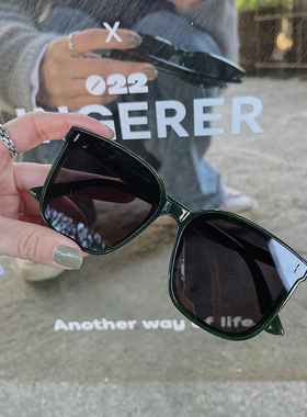 圆脸ins复古风墨绿色尼龙太阳镜