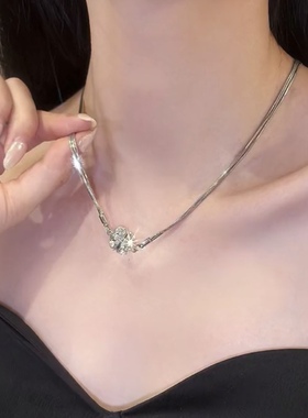 个性甜酷镶钻磁铁项链精致高级感轻奢磁吸圆球锁骨链气质百搭颈链