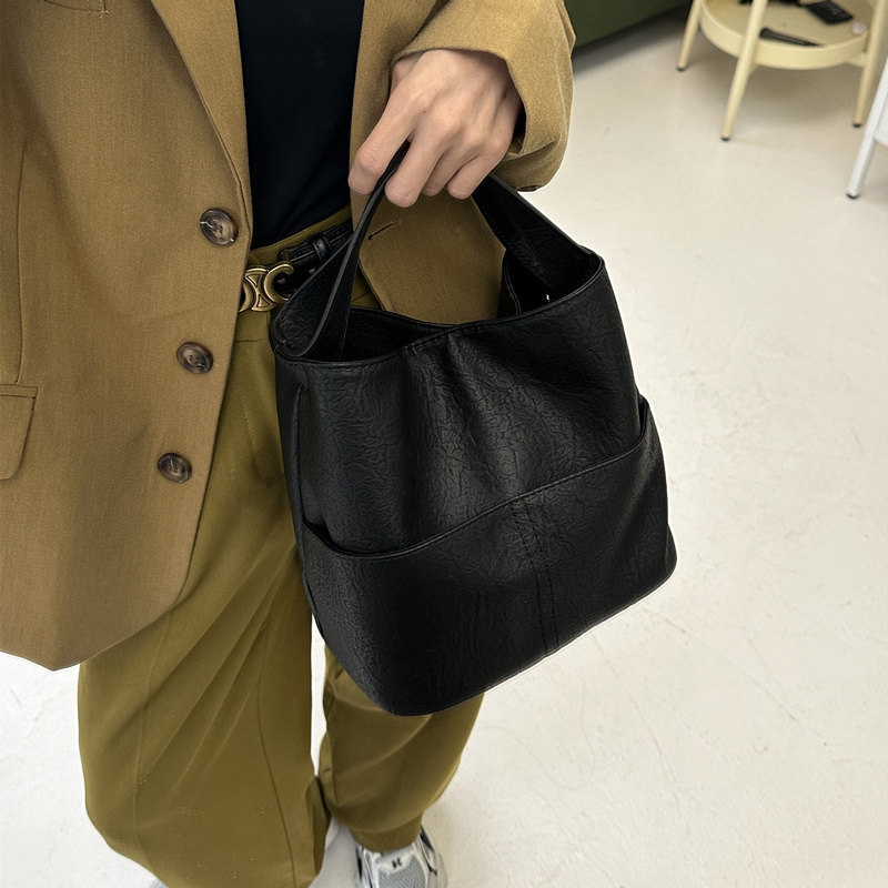 2024小众设计复古油蜡皮手提水桶包女新款高级质感单肩斜挎托特包,淘宝优惠券,粉丝福利购,淘宝优惠卷