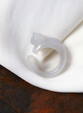 天然和田玉青海料冰烟灰雕刻小猫款戒指 女款玉石可爱款猫咪指环