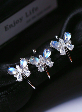 精品彩宝天然蓝月光石纯银托镶嵌蝴蝶款戒指 女款水晶月光石指环