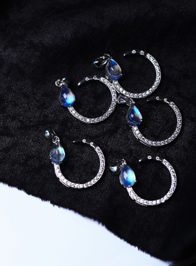 精品 天然蓝月光石纯银镶嵌月亮款吊坠 女款彩宝蓝月光饰品礼物