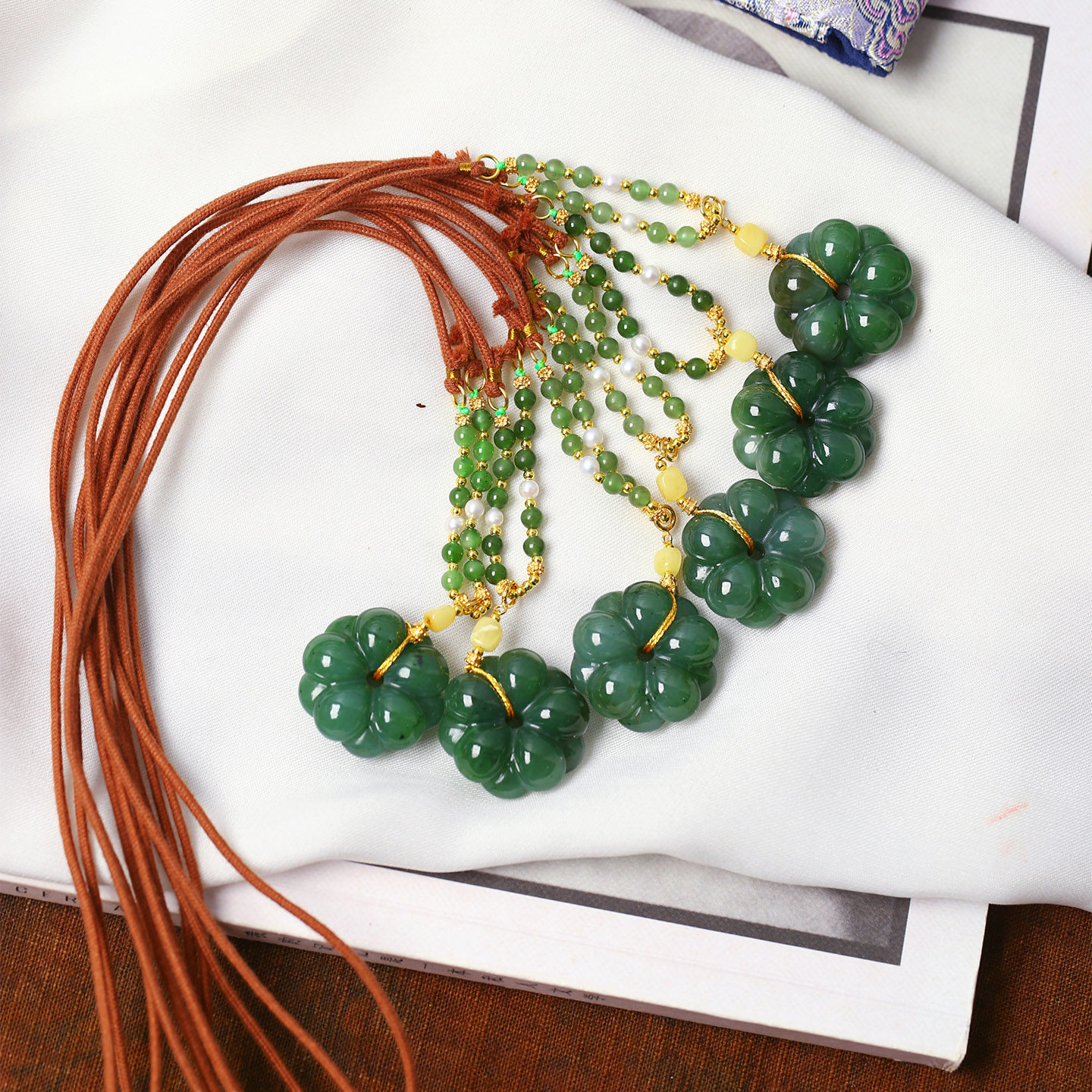 天然俄罗斯碧玉雕刻小花扣子款吊坠 女款玉石毛衣链挂坠饰品,淘宝优惠券,粉丝福利购,淘宝优惠卷