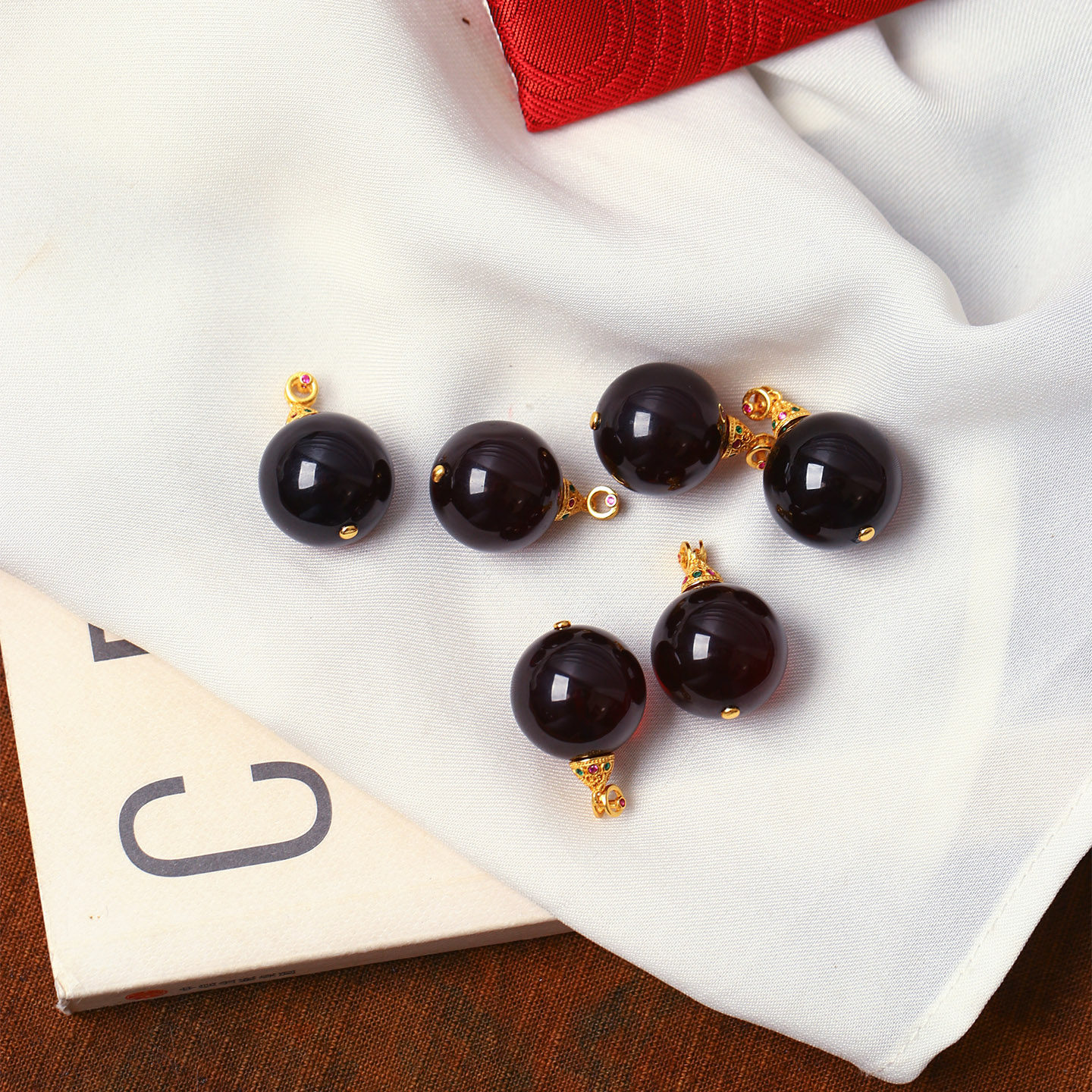 天然琥珀血珀圆珠纯银扣头镶嵌款吊坠女款琥珀锁骨链挂坠饰品礼物,淘宝优惠券,粉丝福利购,淘宝优惠卷