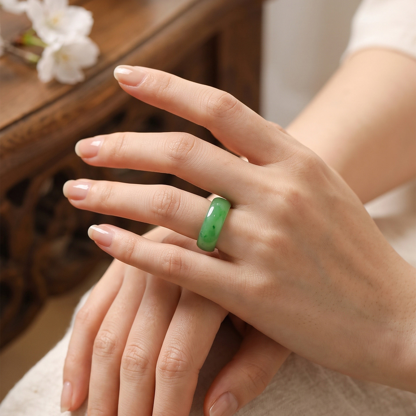 Natural Russian jasper Ulan sea material ice green ring ring ring men's and women's jade ring jewelry