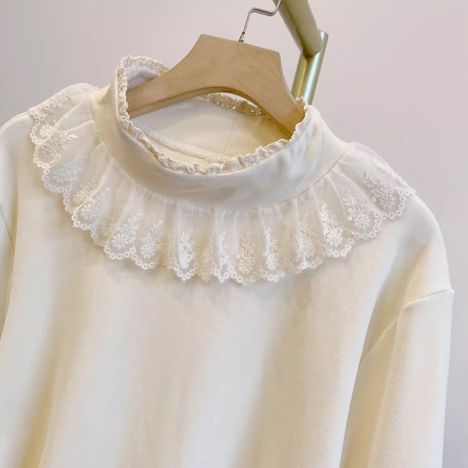 宽松蕾丝拼接百搭长袖T恤女甜美泡泡袖蕾丝拼接半高领打底衫上衣,淘宝优惠券,粉丝福利购,淘宝优惠卷