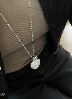 钛钢不掉色长款项链天然石爱心吊坠葡萄串小众高级百搭毛衣链手工
