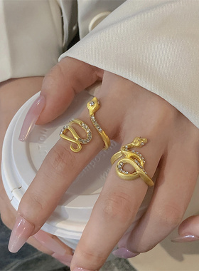 拉丝缠绕蛇戒指女独特精致清冷感蛇年食指戒蛇形指环新款