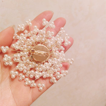 ເກົາຫລີໃຕ້ Dongdaemun Pearl Chain Rhinestone Number Pendant Tassel Women's Coat Pin Coat Accessories Brooch Corsage Jane