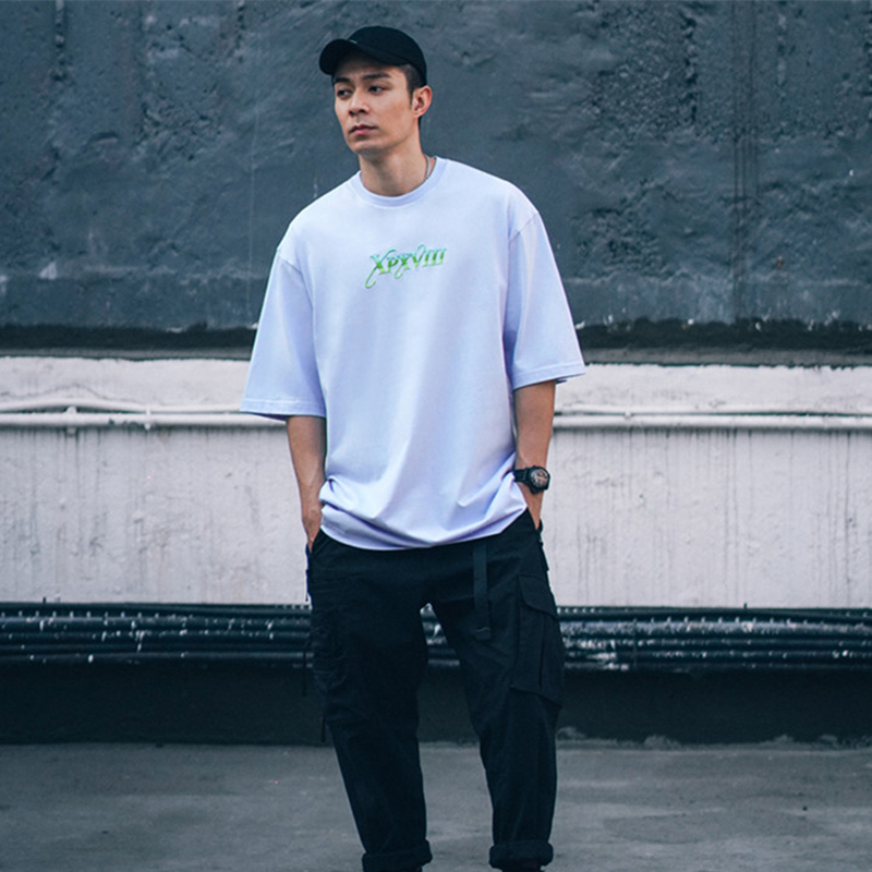 XPX 周柏豪 GRADIENT BOX LOGO 草书字体圆领短袖T恤 - 图2