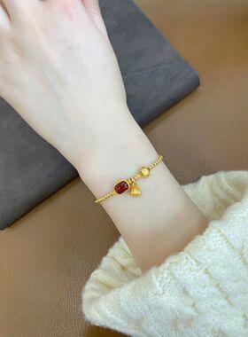 古法镶嵌石榴红锆石金色手链转运珠小莲蓬小花手串轻奢精致复古风