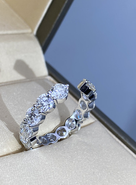 18K金培育排镶钻钻石戒指