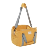 Собаки выходят, чтобы сделать собачье гнездо Шиба Ину Тедди Бомей Маленький собачий путешествие.