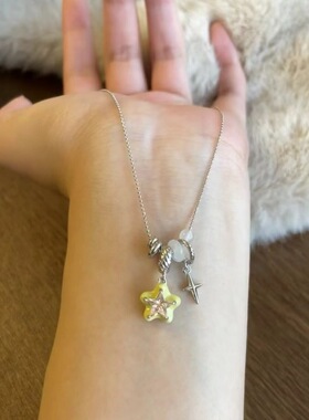 「小星愿」甜酷风奶黄色星星吊坠十字架项链复古精致高颜值锁骨链