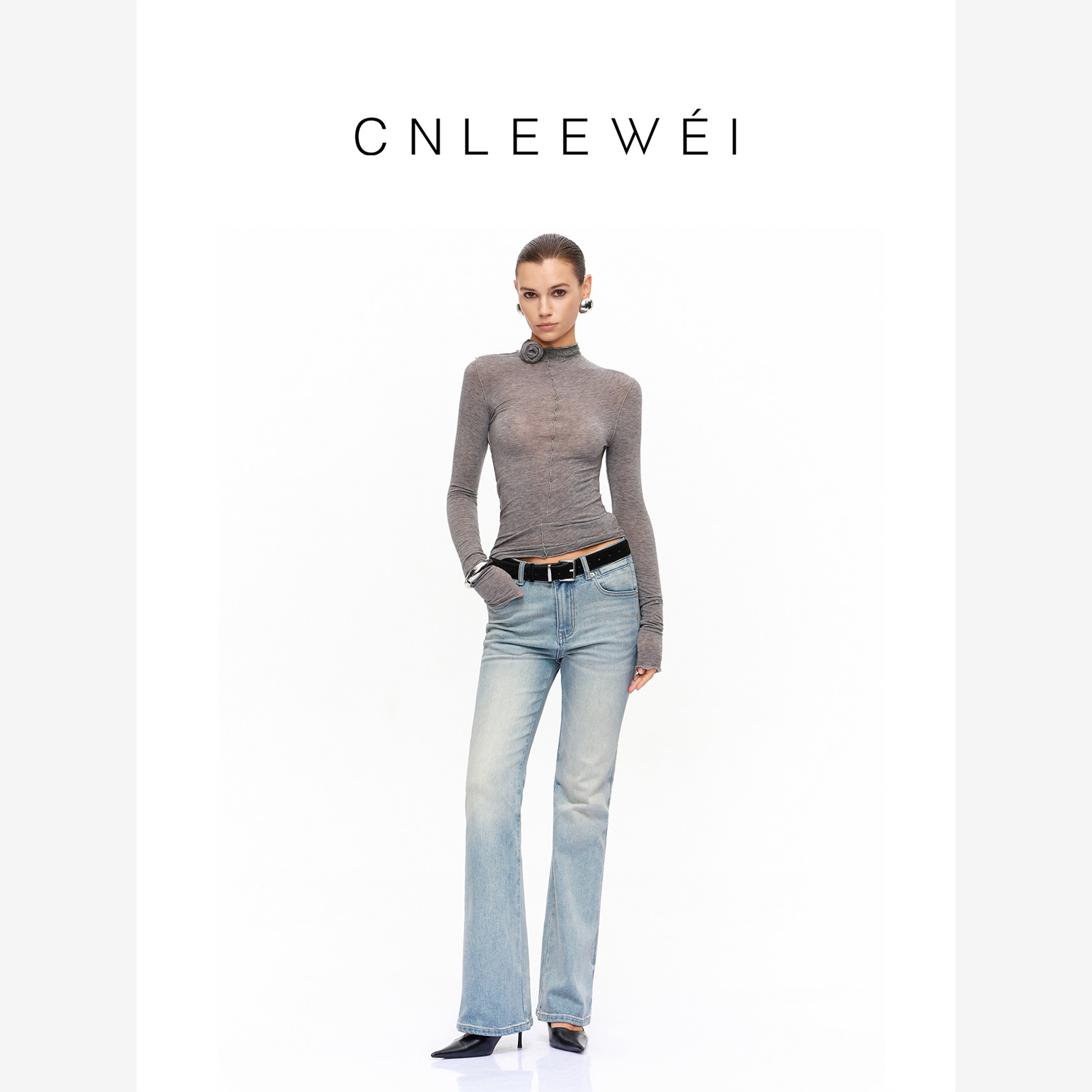 CNLEEWEI2025年秋季新款女水洗显瘦合体微喇浅蓝百搭牛仔裤 - 图2