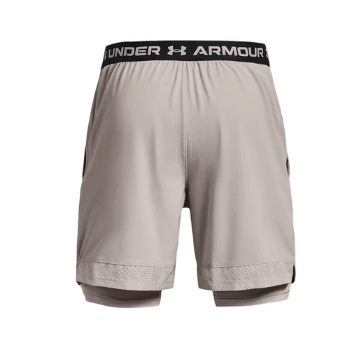 И официальный официальный UA, исчезающий два мужчин -в одном тканом спортивном спортивном шортах 1373764